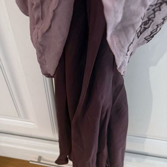 Elegant Mauve 2-layer Cocktail Dress with Intricate Detailing
Size 2 - Picture 6 of 7